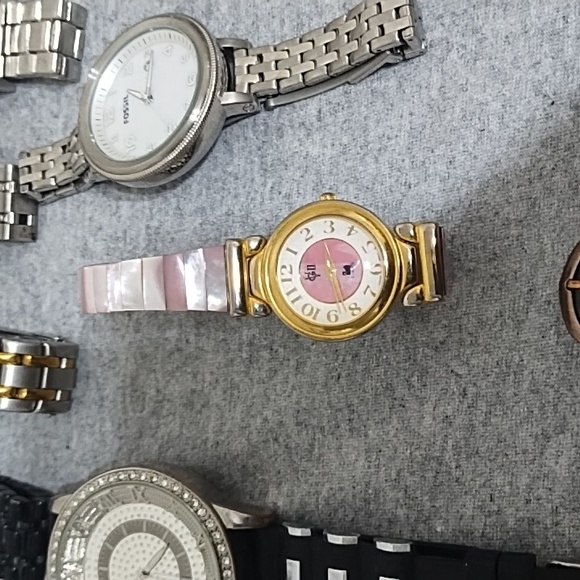 22 Watches - Picture 12 of 12